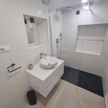 Captain Kor Apartment *